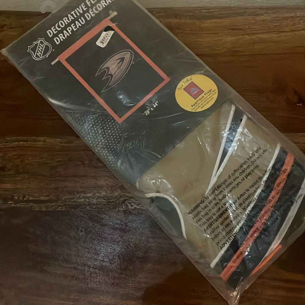 Anaheim Ducks Decorative Flag. - Picture 3 of 10